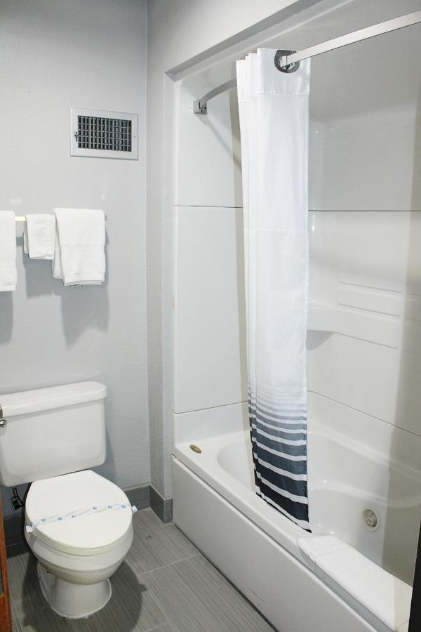 Saint James Greenlight Inn & Suites St James מראה חיצוני תמונה