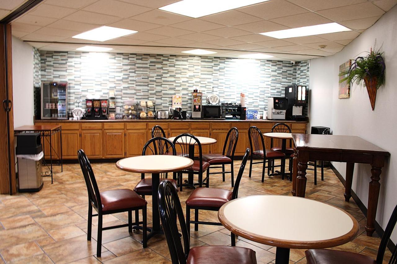 Saint James Greenlight Inn & Suites St James מראה חיצוני תמונה